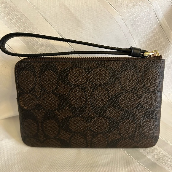 NWT - Coach Cosmic Space Robot Wristlet. - Picture 2 of 9